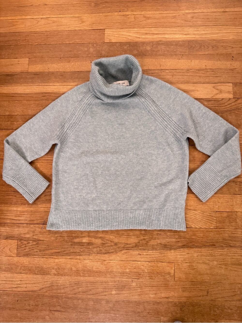 John + Jenn Women's Light Blue Heathered Cowl Neck Raglan Sweater - Size S
 b46